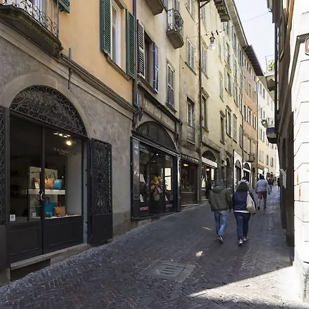 Apartament Aedes Mercatorum